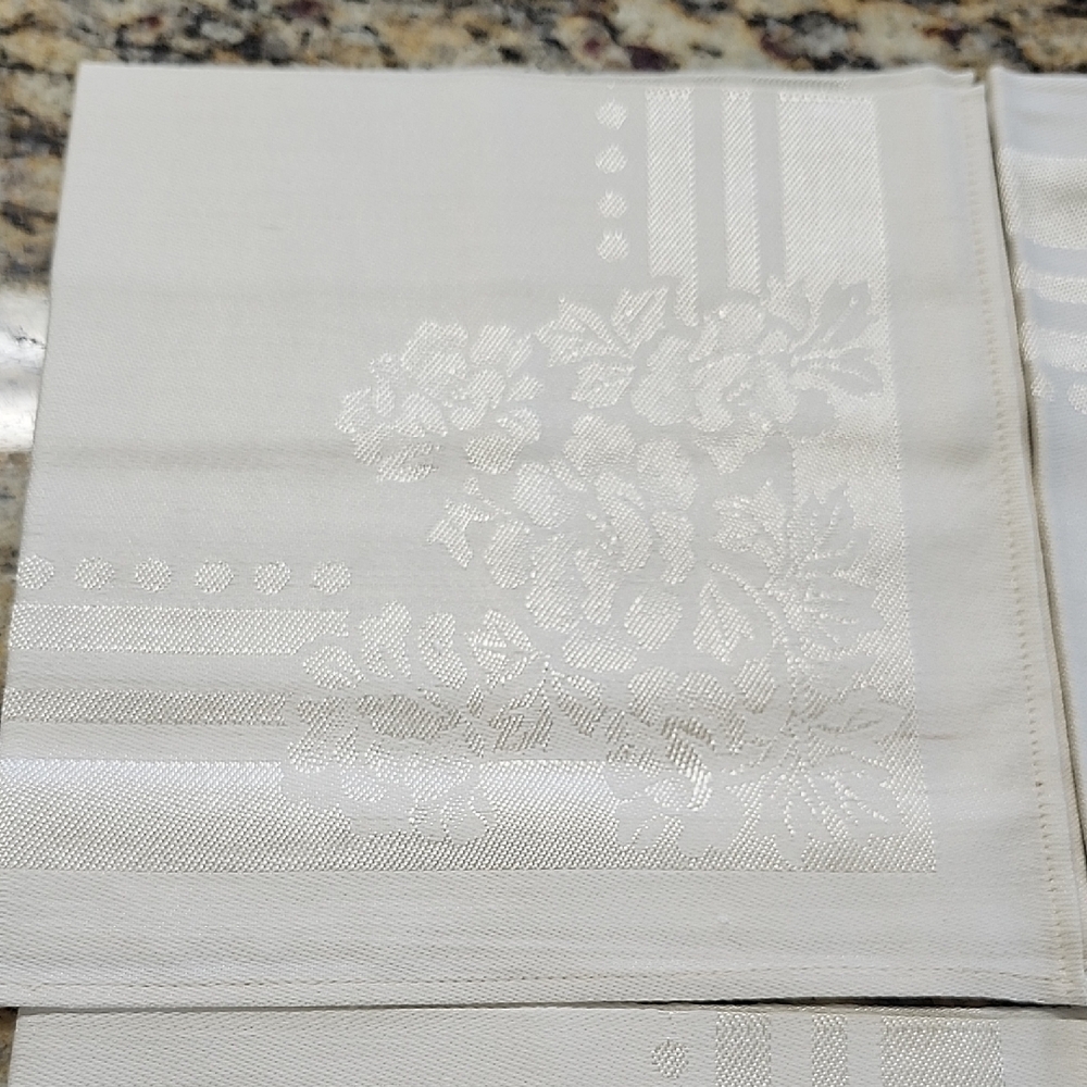 Vintage ClothTablecloth & 8 Napkin Set Ivory/Cream Imported Japan Damask Set New - Picture 3 of 8